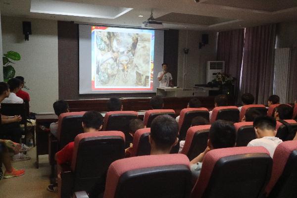 郝希俊同学分享兵营生活 郝希俊同学分享兵营生活
