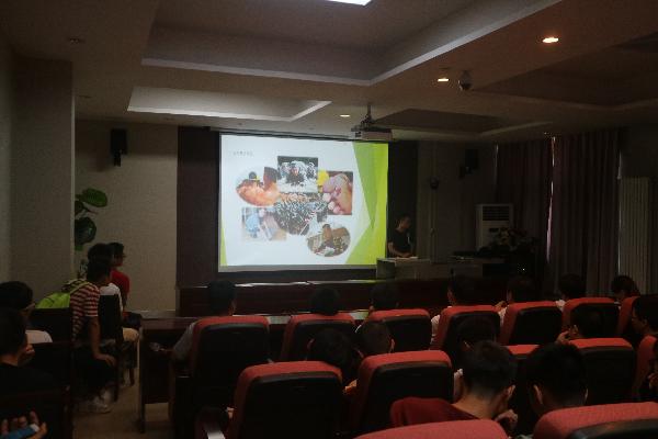 李超同学分享兵营生活 李超同学分享兵营生活